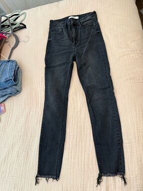 High-Rise Black Skinny Jeans with Frayed Hem